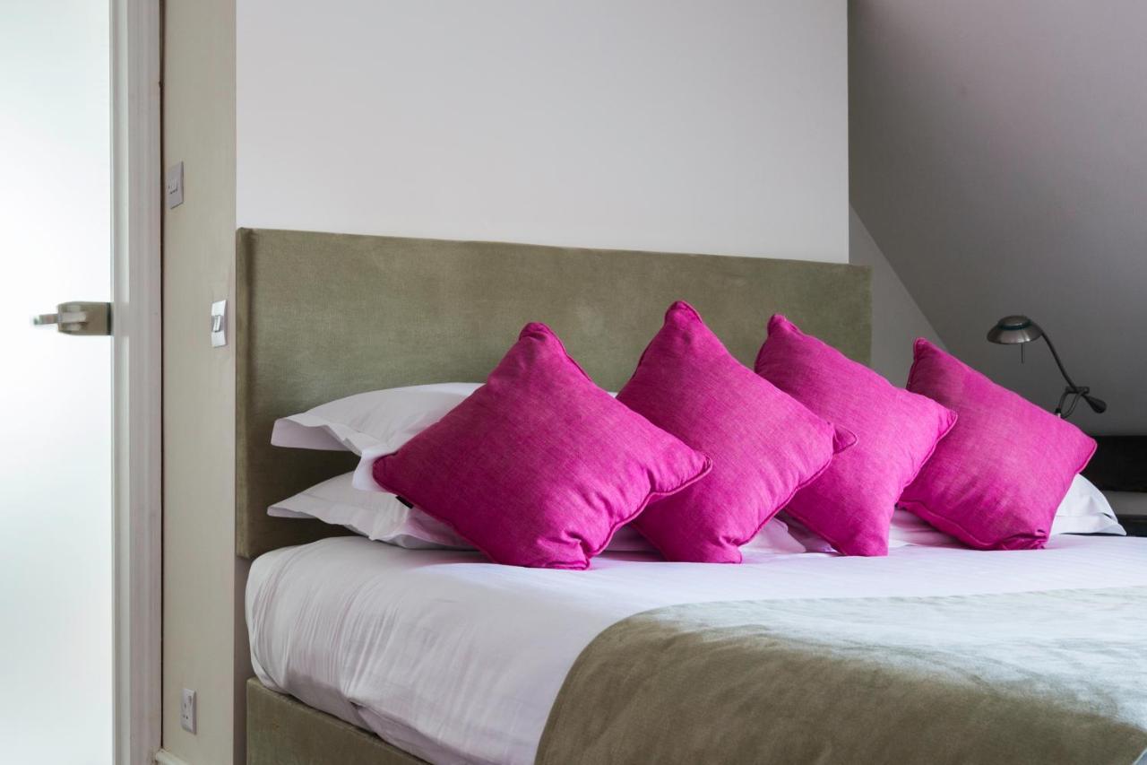 The Bell Inn Hotel Horndon-on-the-Hill Zewnętrze zdjęcie