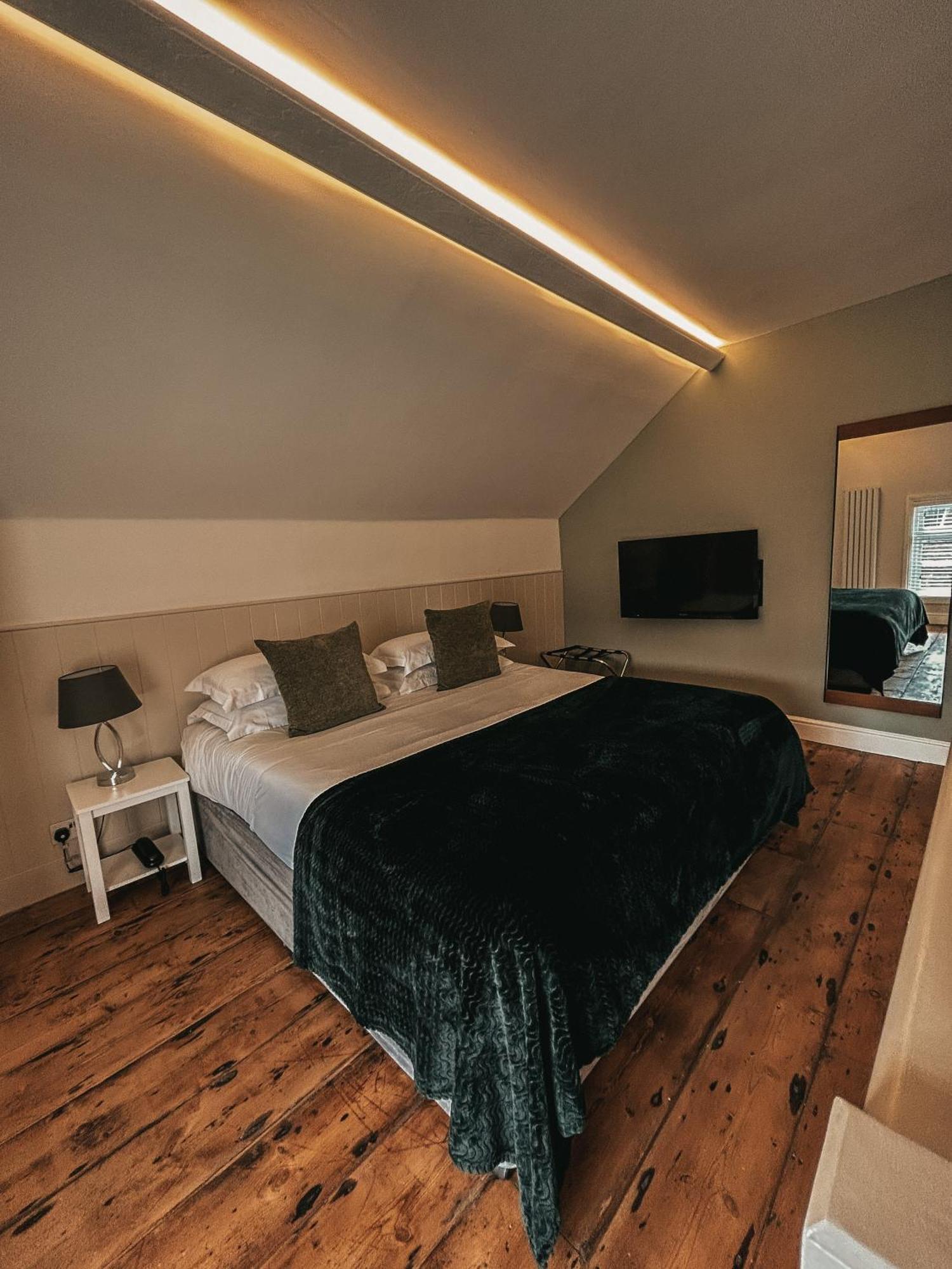 The Bell Inn Hotel Horndon-on-the-Hill Zewnętrze zdjęcie